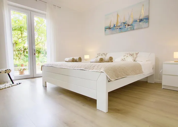 Suzy's Botanica Апартаменти *