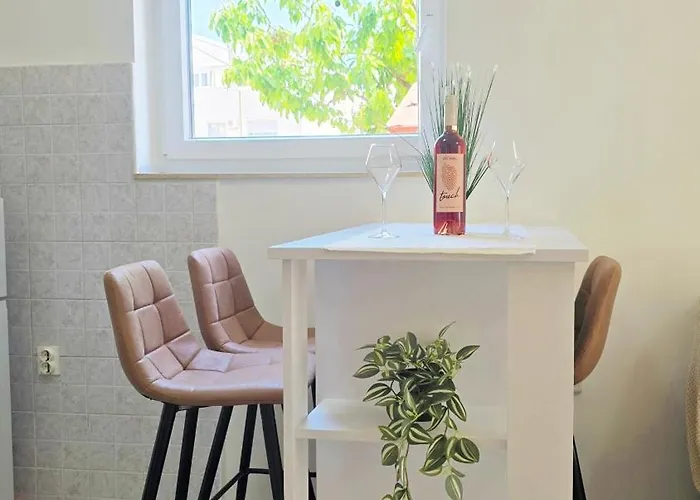 Suzy's Botanica Апартаменти *